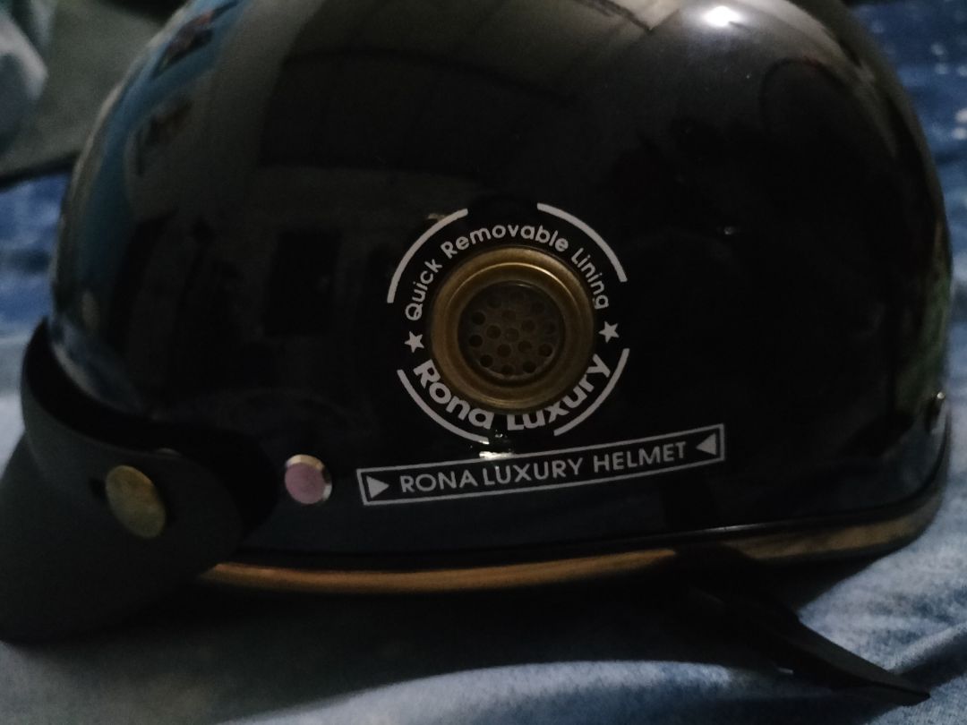 nón y hình , hơi to so với mik 
giao hàng nhanh nói chung phù hợp với giá tiền