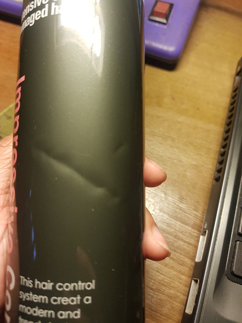 Tiki giao hàng rất nhanh, đóng gói cẩn thận nhưng mình chưa hài lòng về sản phẩm lắm. Khi nhận được hàng thì sản phẩm đã bị mở ra rồi, tem dán có dấu hiệu bị bóc. Vở bị móp 1 phần.