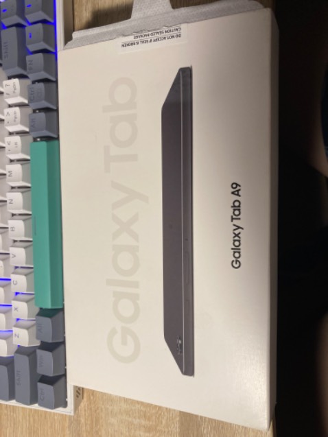 Tiki giao hàng nhanh, chưa tới hai tiếng mình đã nhận hàng, nguyên seal, máy tác vụ hơi chậm nhưng so trong phân khúc giá rẻ thì quá oke Tiki giao hàng nhanh, chưa tới hai tiếng mình đã nhận hàng, nguyên seal, máy tác vụ hơi chậm nhưng so trong phân khúc giá rẻ thì quá oke