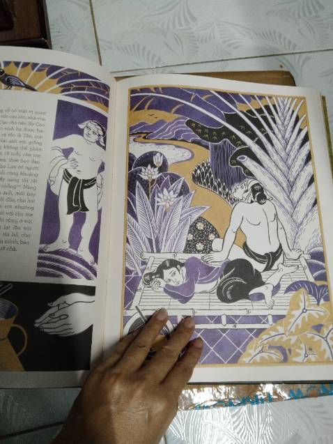 Mình mới nhận sách xong. Sách bìa cứng chắc chắn, giấy dày in hình rõ đẹp. Rất đáng tiền, nội dung thì mình chưa đọc. Khi nào đọc xong thì sẽ review tiếp.