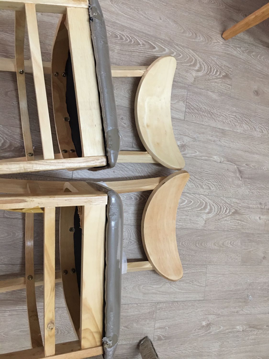 Mình nhận bàn ghế bị rách và rơi vít ra đã gd báo Tiki rồi mà gần tuần nay k thấy phản hổi