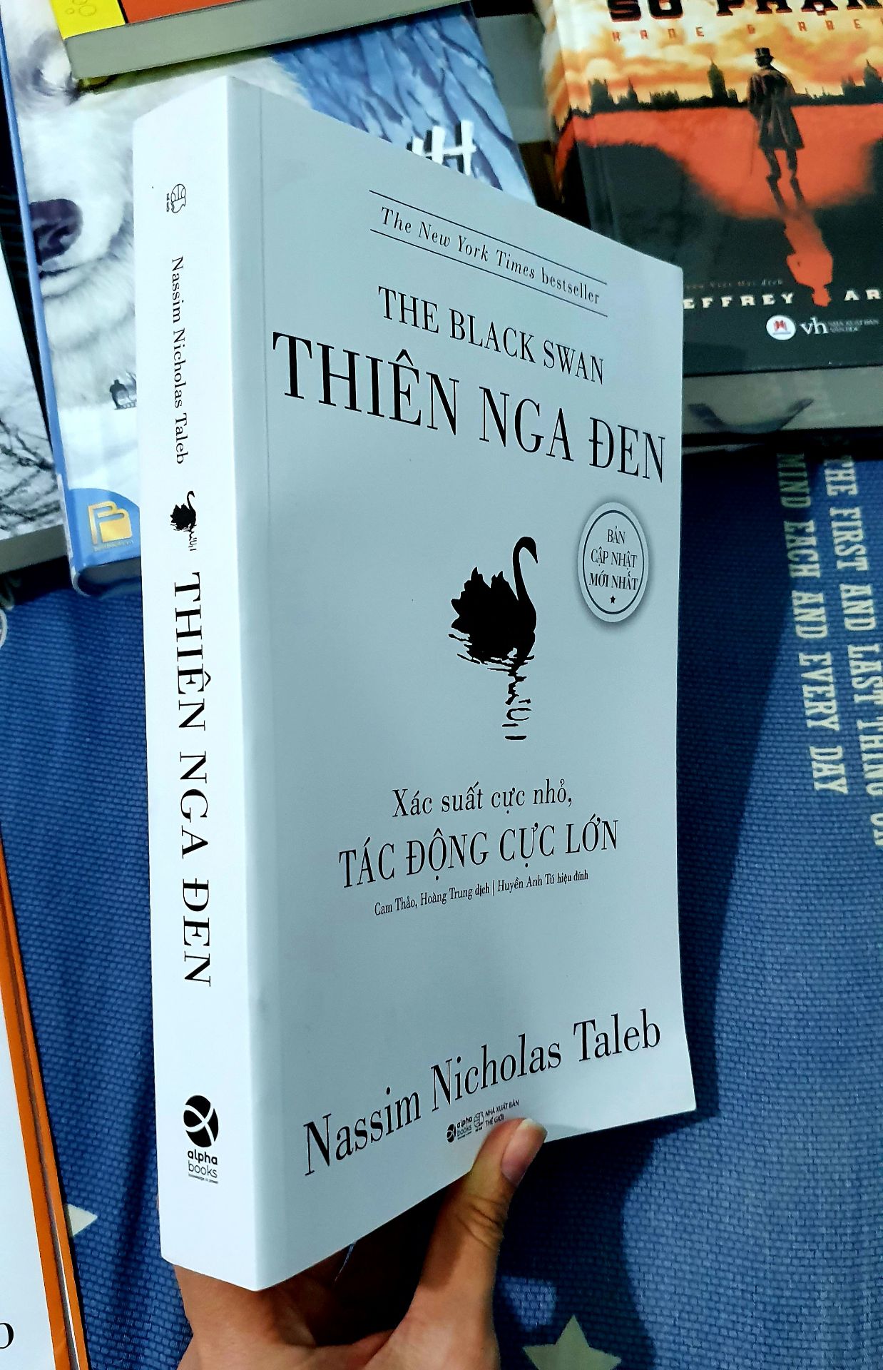 Sách khá là ok nhưng mình chưa đọc nên không biết review nội dung cho các bạn tham khảo. Nhưng mình nghĩ sách nào cũng có giá trị và cái hay riêng của nó nên cứ đọc và trải nghiệm cũng như tiếp thu thêm kiến thức 😊 Sách khá là ok nhưng mình chưa đọc nên không biết review nội dung cho các bạn tham khảo. Nhưng mình nghĩ sách nào cũng có giá trị và cái hay riêng của nó nên cứ đọc và trải nghiệm cũng như tiếp thu thêm kiến thức 😊