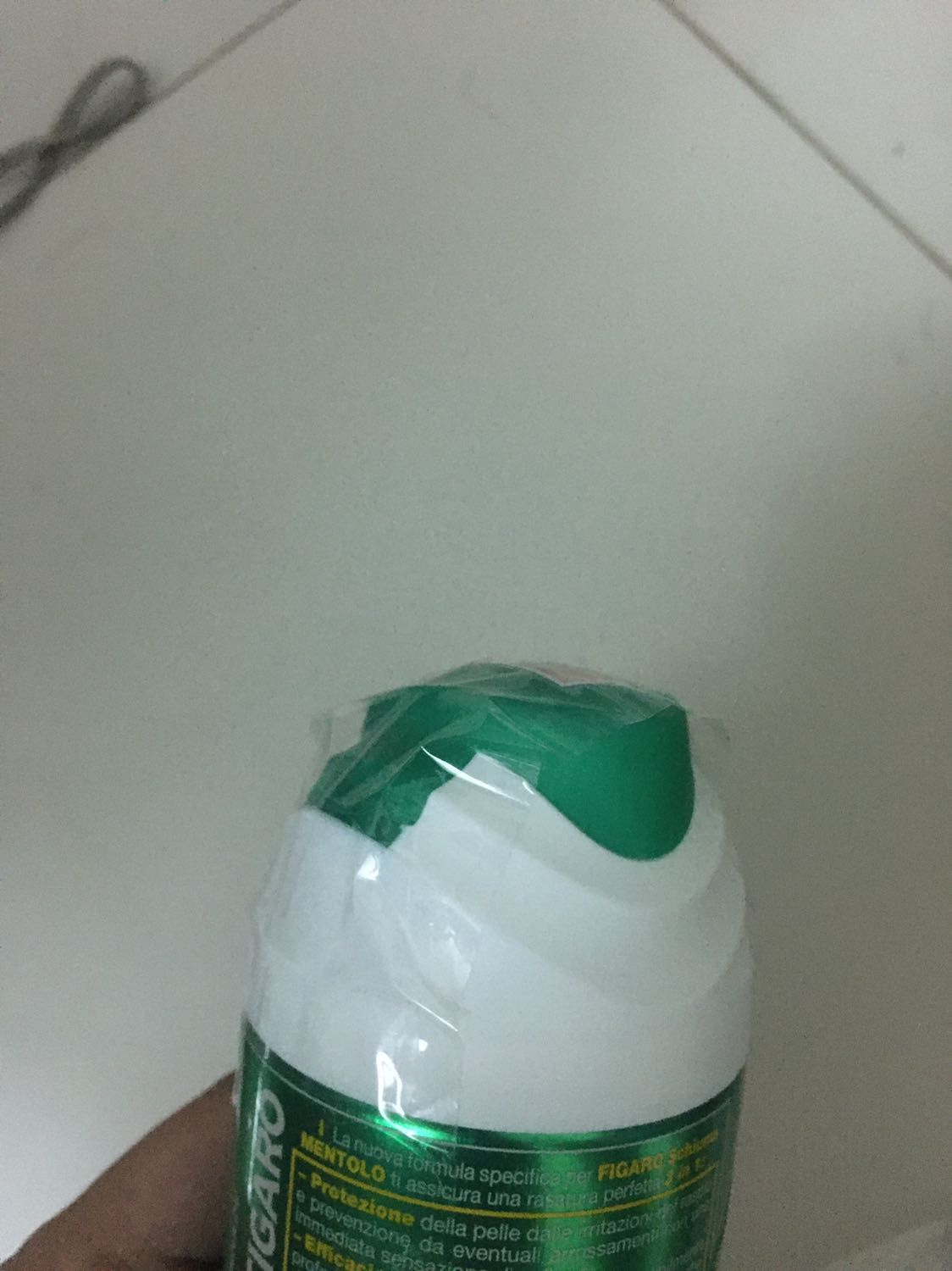 Đóng gói, bao bọc cẩn thận, không có gì phải chê
Mình mua hương bạc hà để thử, trước đã mua bản Classical rồi nhưng đang cảm thấy Classical nhiều bọt hơn, Classical thì mình mua ở shop khác, không biết thế nào :D
Cảm giác thì mua hương bạc hà này dùng vẫn thích hơn Classical nhé các bác