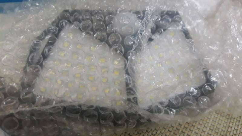 Đèn đẹp, mình đã mua 1 loại tương tự, xài thấy cũng bền, được hơn 1 năm. Thấy Shop bán rẻ hơn, mình mua 2 cái. Sẽ tiếp tục ủng hộ Shop.