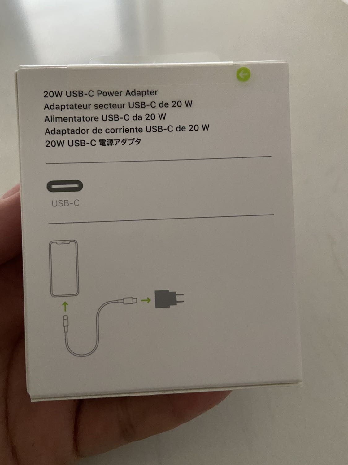 Mình cũng lăn tăn trước khi order lắm nhưng mn reveiw khá ok và giá lại tốt hơn so với mua tgdđ hay cellphones. Thiết nghĩ nếu hàng nhái thì mình cũng không biết đâu ?
Về hình thức thì khá nét, hộp đóng gói kỹ. 
Về giao hàng thì tikinow nhanh lắm. Chưa đầy 2 tiếng từ lúc đặt là đã giao rồi. 
Về sản phẩm mình hay dùng icheck quét mã vạch thì nó hiện ra tem chính hãng của FPT, nhưng sp chưa được kiểm chứng từ nhà sx, mà làm sao apple kiểm chứng được? Nên kệ vậy. Cũng yên tâm xíu so với việc quét mã không ra thì còn sợ hơn. Về chất lượng thì mình chưa biết. Sd 1 thời gian mới biết mn ạ.