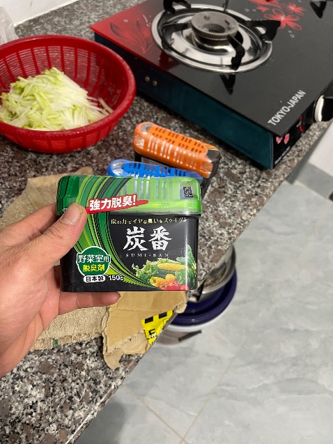 Sáp bỏ tủ lạnh với giầy tưởng là sáp thơm phòng😞