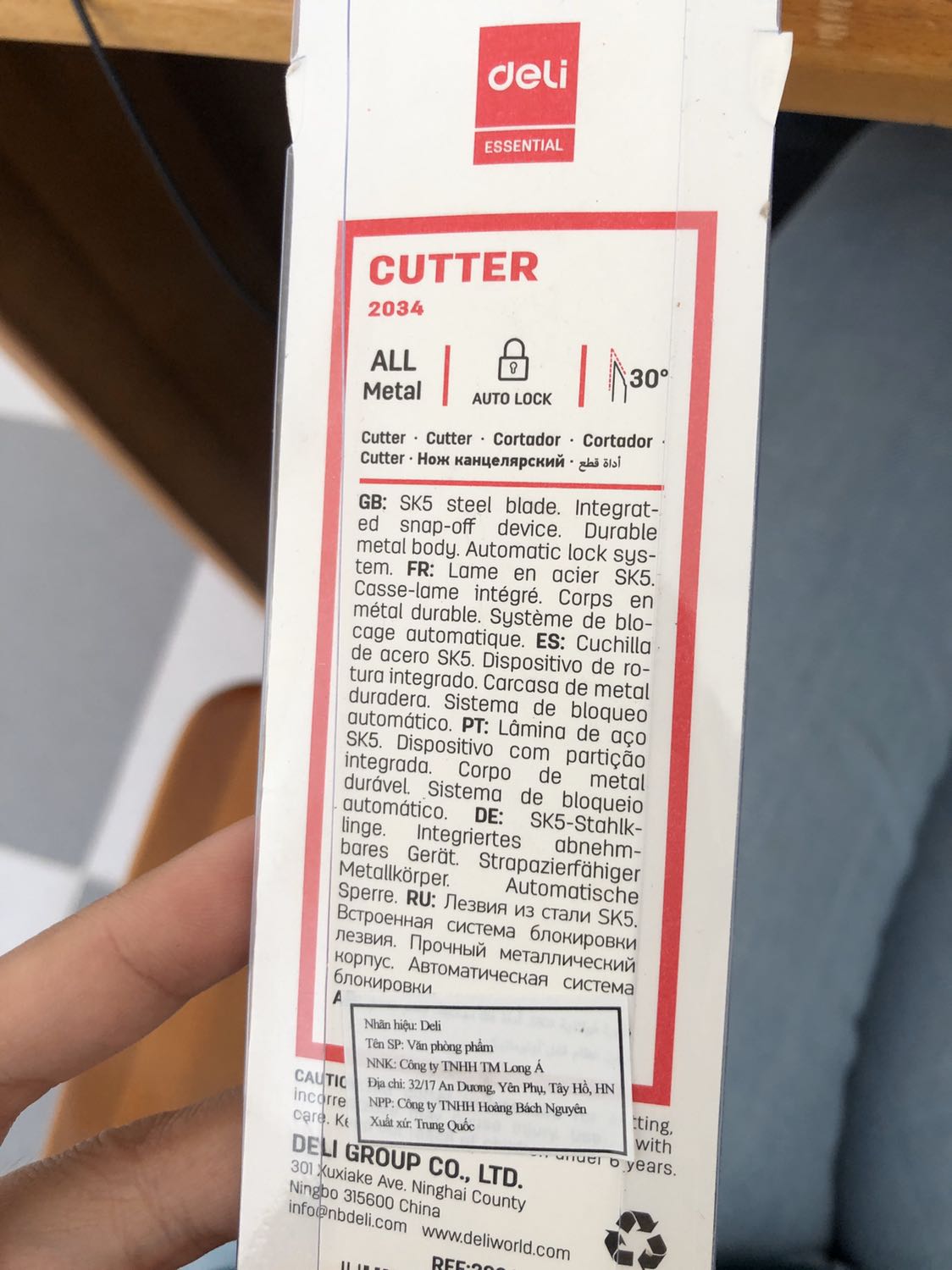 Dao rất sắc nhọn, tiện dụng. Toàn thân bằng kim loại nên cầm rất chắc tay. Hàng của deli luôn cực kỳ chất luọng. 5 sao cho Tiki vì giao hàng rất nhanh, đóng gói chắc chắn an toàn.