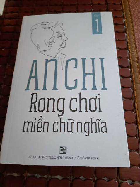 Shop uy tín, sách nhiều kiến thức.