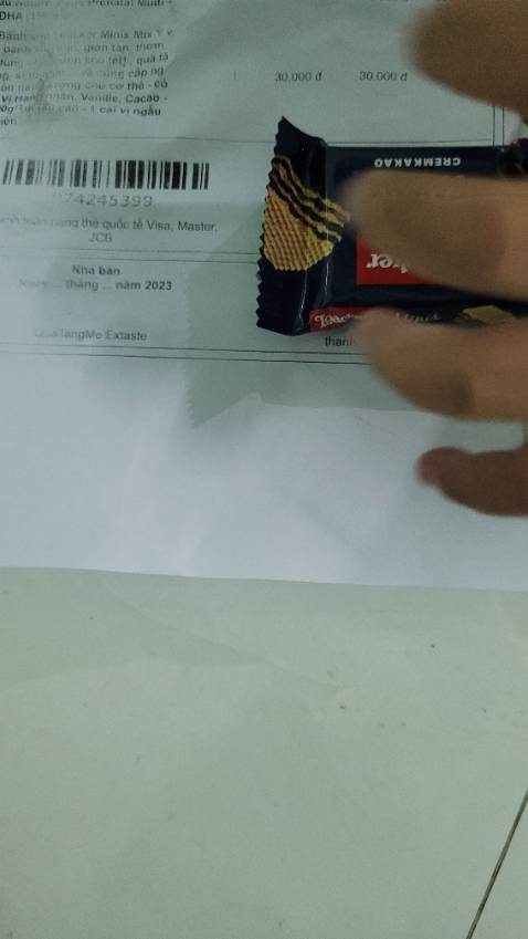 Không tin được đây là phần quà tặng bánh trị giá 30.000đ.
Shop quá vô duyên, không tặng được thì đừng tặng mang tiếng quá.
Trong đơn hàng rõ ràng để là 1 phần quà tặng bánh xốp 800g/ túi 180 cái . Và thực tế nhận được là  cái.
*** đảo !!!!!! ..... tiki vui lòng giải quyết