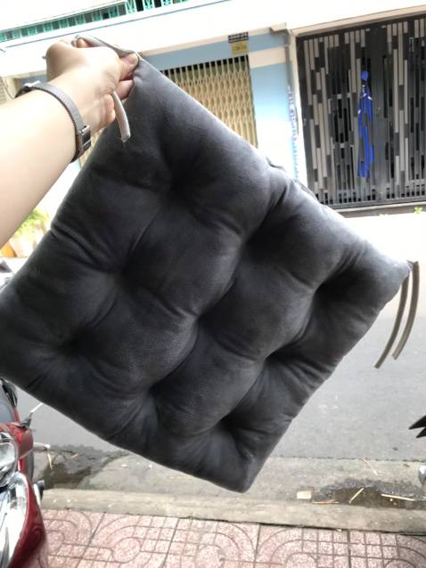 Đệm ngồi êm, vải nhung ấm áp. Ngoài ra shop có 2 dây buộc 2 bên giúp cố định với ghế nên ưng lắm ạ. Sẽ ủng hộ tiếp nếu có dịp