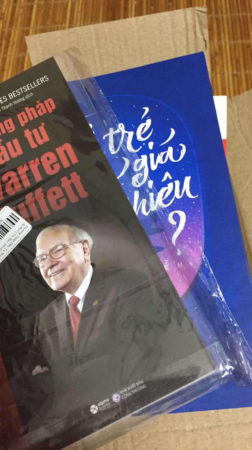 M chưa đọc sách nên ko biết có hay ko ship khá nhanh, sách đẹp