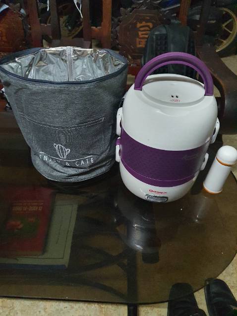 Hàng vừa khích hộp cơm Arirang , túi loại lớn nha ae , có điều dây đeo hơi ngắn nên không thể đeo chéo khi chạy xe gắn máy được