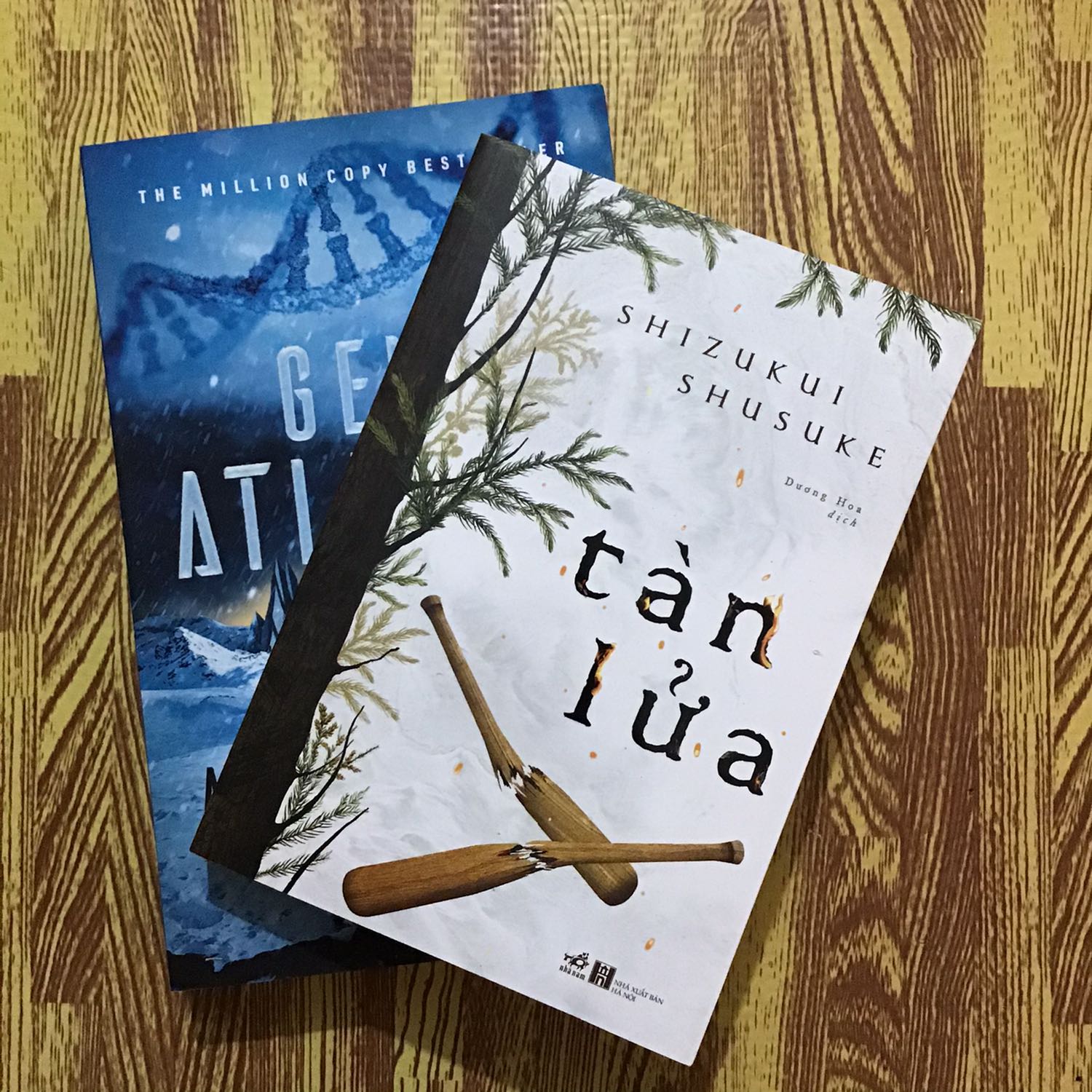 Sách mới cứng,mua lúc sale 30-35% thôi,cũng k có nhiều mã giảm giá tốt dạo gần đây nên mình cũng hạn chế mua hàng nếu k thật sự cần. Nhưng cuốn này thì cũng đáng đầu tư,mới ra nên cũng khó giảm sâu đc nếu muốn đọc sớm