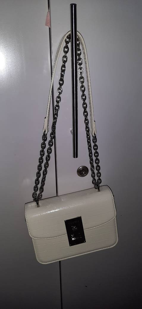 Mẫu mã đẹp, hơi nhỏ hơn mong đợi, giá rẻ. Shop giao nhanh.