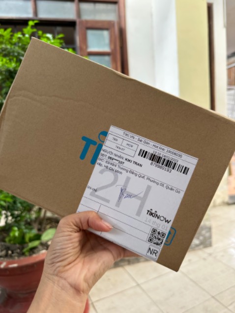 Giao hàng đúng nhanh, sách cứng cáp, có quà tặng nói chung là ổn áp