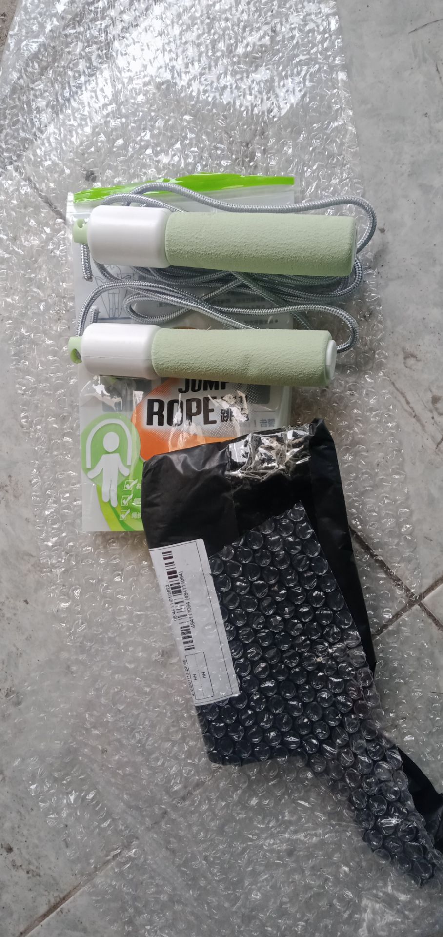 giao hàng nhanh,sản phẩm như quảng cáo. đóng gói cẩn thận, cái hay nữa là có thể chỉnh dây ngắn dài theo chiều cao cho phù hợp.góp ý thêm với shop là nên lắp thêm hai cái khoá dây hai bên để khi chỉnh xong k bị tụt.nhưng mình vẫn hài lòng về sản phẩm này,tặng shop 5 *.