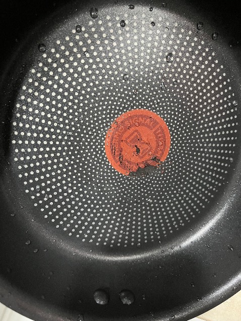 mua 2 tháng dùng ko nhiều mà tróc luôn lớp thermo spot hết dám dùng