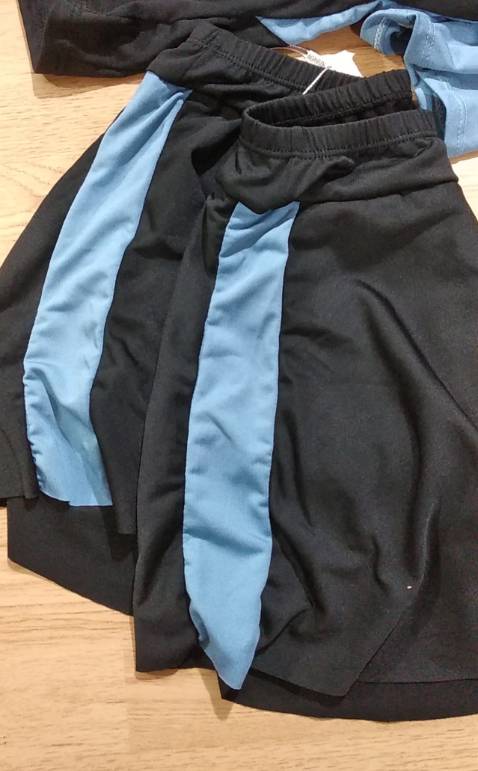 size vừa với kiểu nhỏ xinh như m ạ. chất lượng đi đôi với giá thôi, nói chung ưng ý, đi biển lên hình xinh lắm ạ.