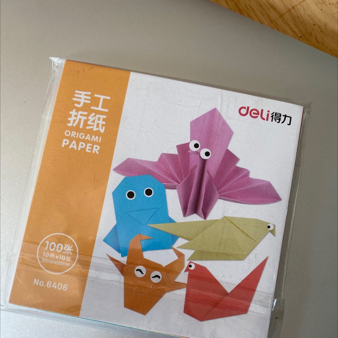 Kích thước giấy chỉ là 10x10cm thôi. Chất giấy đẹp, hai mặt như nhau.