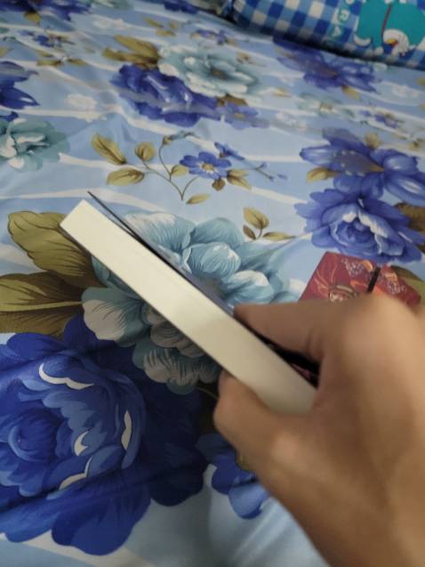 Giao hàng 2 giờ nên thời gian giao hàng thì không Bàn tới rồi chắc trời mưa hay sao á mà đóng gói kỹ lắm cốt truyện hay nha ủng hộ truyện ma Việt Nam