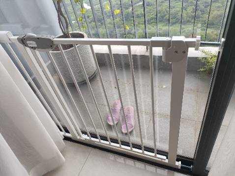 Chất liệu tốt, nhìn đẹp, gọn. Mình mua 2 cái và 2 nối 20 cm. Cửa chính thì đi động, cửa bạn công để cố định rất tiện. Chất liệu tốt, nhìn đẹp, gọn. Mình mua 2 cái và 2 nối 20 cm. Cửa chính thì đi động, cửa bạn công để cố định rất tiện.