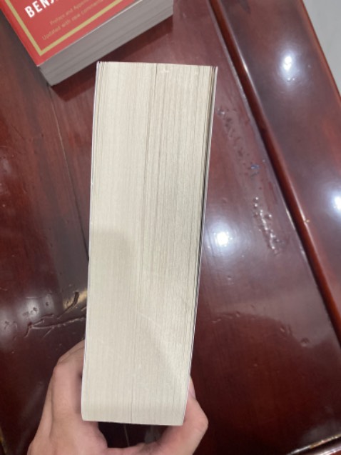 Sách nhận liền, giao hàng đóng gói kĩ, sách mới, cầm rất nhẹ, cỡ chữ hơi nhỏ.