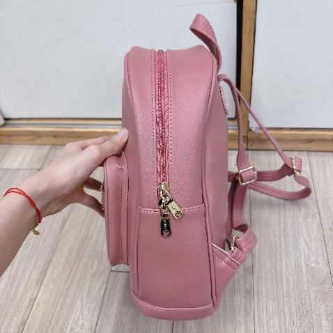 Balo xinh xẻo nhỏ nhưng vẫn đựng đc thoải mái lắm nha