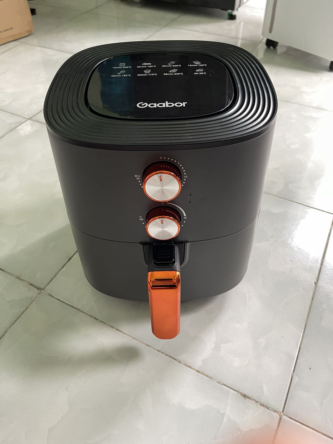 Mới nhận nồi nên chưa đánh giá sử dụng, chỉ là nhìn bề ngoài sang, xịn, mịn. Nồi cũng không qua to như mình tưởng tượng, nói chung là phù hợp