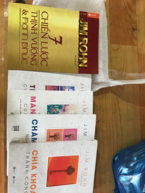 Sách đóng gói kỹ càng. Giá quá tuyệt cho trọn bộ Jim Rohn cho ai cần, hãy nắm bắt mùa xuân của chính mình nhé!