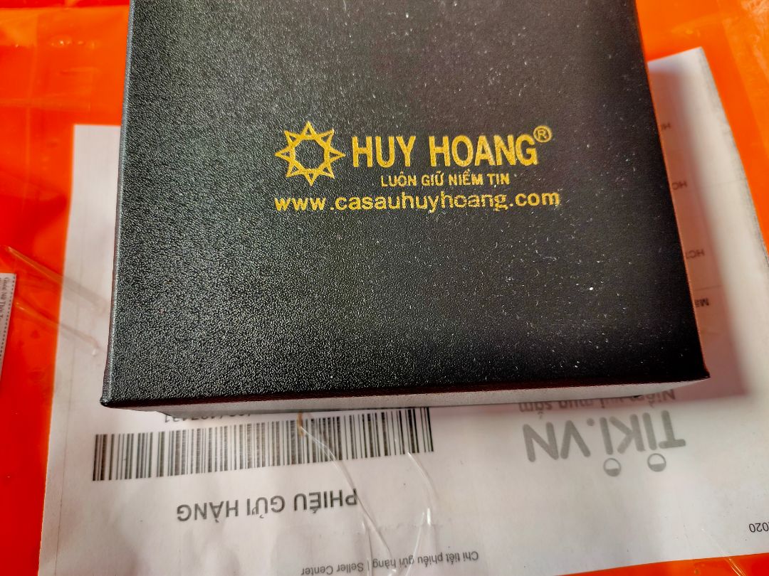 Thắt lưng da thật mềm mại, đầy đủ hộp và thẻ bảo hành.... Verygood