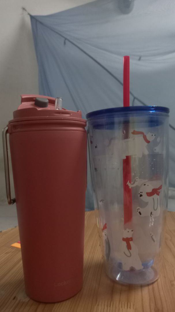 quá xinh ly, bự, không bị chảy nước bên ngoài khi để lạnh, giữ đá lạnh lâu nếu đậy nắp kín và đá đầy, khoảng 3 đến 4 tiếng quá xinh ly, bự, không bị chảy nước bên ngoài khi để lạnh, giữ đá lạnh lâu nếu đậy nắp kín và đá đầy, khoảng 3 đến 4 tiếng