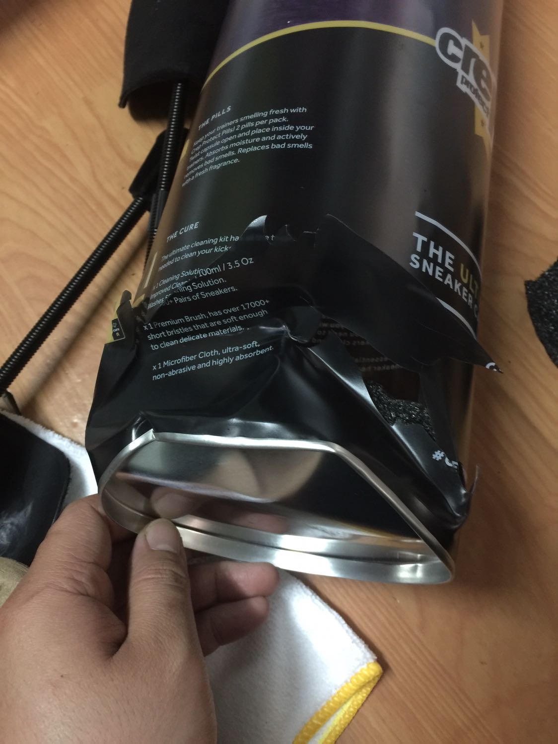 Sản phẩm đóng gói không chắc chắn khiến vận chuyển bị móp méo 1 sản phẩm bên trong bị sứt 1 miếng. May các đồ khác không sao. Hy vọng lần tới shop đóng gói cẩn thận hơn