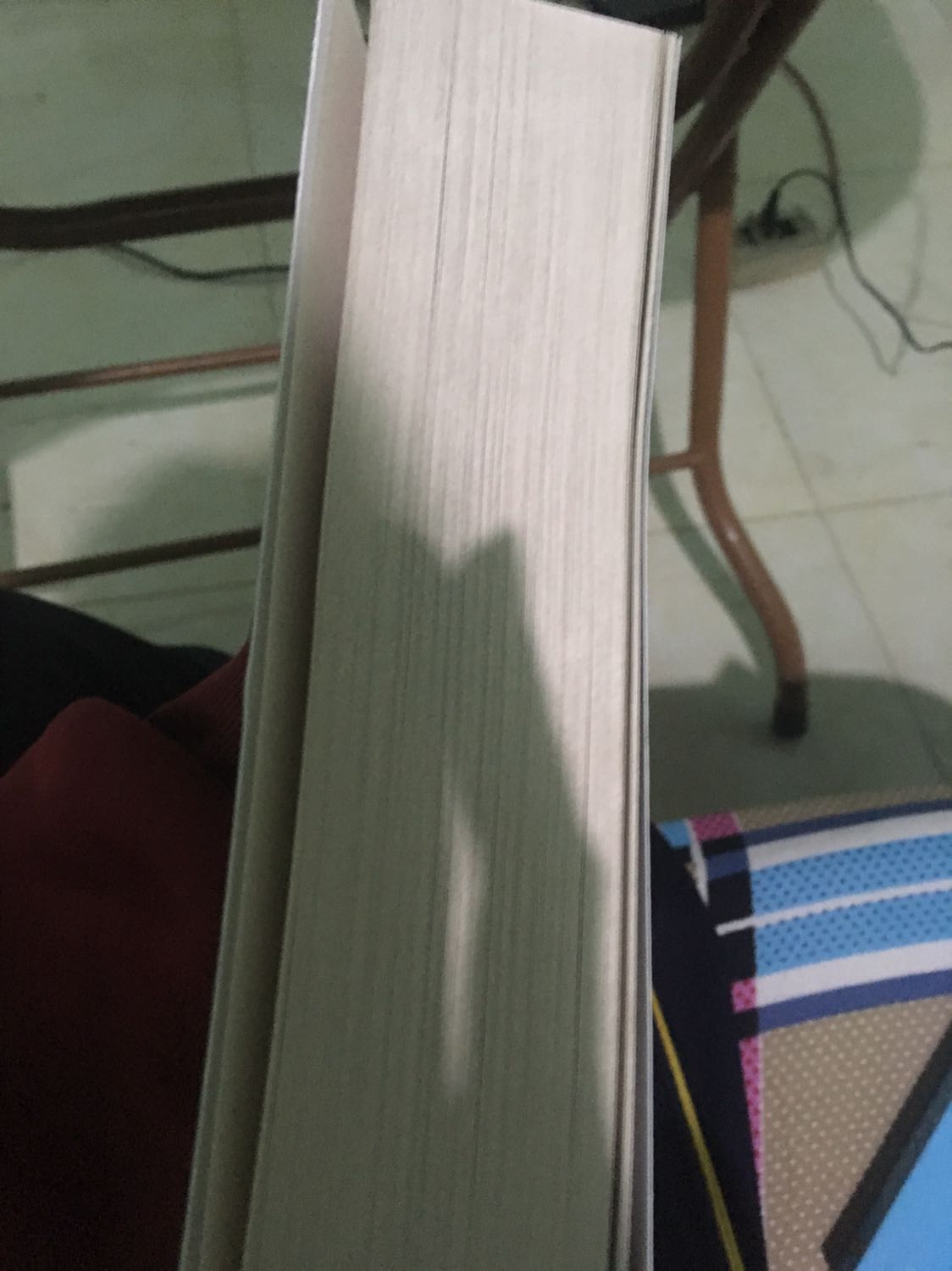 có vẻ là do dọn kho nên trật ra sách cũ hoặc mang trưng bàyr nên sách kh đc bọc plastic, kh có cảm giác đc bóc tem, nhưng có vẻ mk khá may khi sách kh bị bẩn, gãy, nhăn các thứ DO VẬN CHUYỂN
sách nhỏ hơn mk tưởng, trong khi mk mua bản dịch của đông a sách to chà bá:))
chất giấy kh mịn, nhưng kh mỏng, nghe nói sách ngoại văn đều thế
màu giấy kh gây mỏi mắt khi đọc có vẻ là do dọn kho nên trật ra sách cũ hoặc mang trưng bàyr nên sách kh đc bọc plastic, kh có cảm giác đc bóc tem, nhưng có vẻ mk khá may khi sách kh bị bẩn, gãy, nhăn các thứ DO VẬN CHUYỂN
sách nhỏ hơn mk tưởng, trong khi mk mua bản dịch của đông a sách to chà bá:))
chất giấy kh mịn, nhưng kh mỏng, nghe nói sách ngoại văn đều thế
màu giấy kh gây mỏi mắt khi đọc