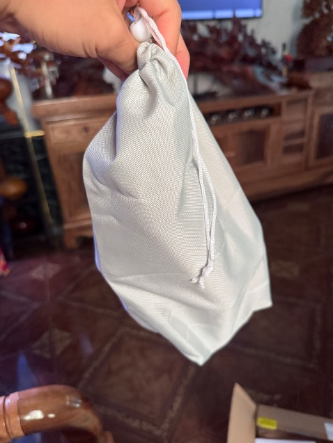 Khá chỉn chu trong đóng gói. Sản phẩm đẹp cầm chắc tay, sử dụng thì phải đợi dùng mới biết được