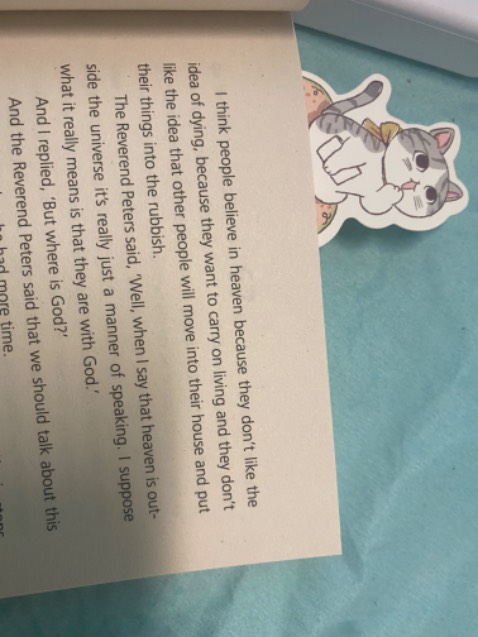 Mình mua quyển này vì đã xem qua 1 chiếc video về books recommendation và phải nói là quyển này đọc rất thú vị luôn á, mình cực kì thích cách nhìn đời của cậu bé Christopher và cái behavioral problems của ẻm. Mng nên trải nghiệm nhé!