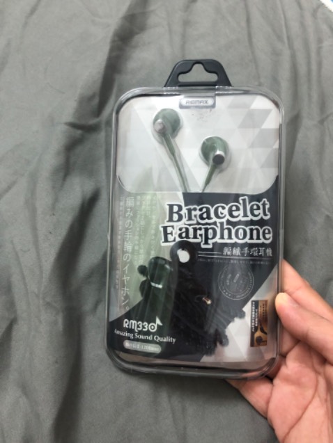 Hay quá luôn shop ơi, mua hàng ở Tiki chưa bao giờ thất vọng! Hộp đựng tai nghe thôi là chất lượng rồi. Tai phone nghe ấm, đủ độ bass treble siêu tuyệt vời, nhạc nhẹ nghe ấm-trầm-bổng như âm thanh trong rạp chiếu phim, nhạc dance thì đùng đùng đã tai vô cùng, thật đỉnh! Remax mãi đỉnh 😍