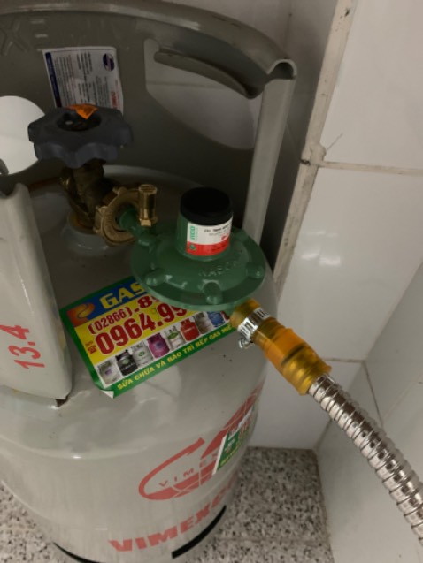 Má hỏng van không xoáy chặt được, dây gas thì hở cả hai đầu dùng loại này có ngày chết, khuyên mọi người tốt nhất không nên mua bọn này tốt nhất mua trực tiếp bên bán gas như trong anh mình phải mua mới