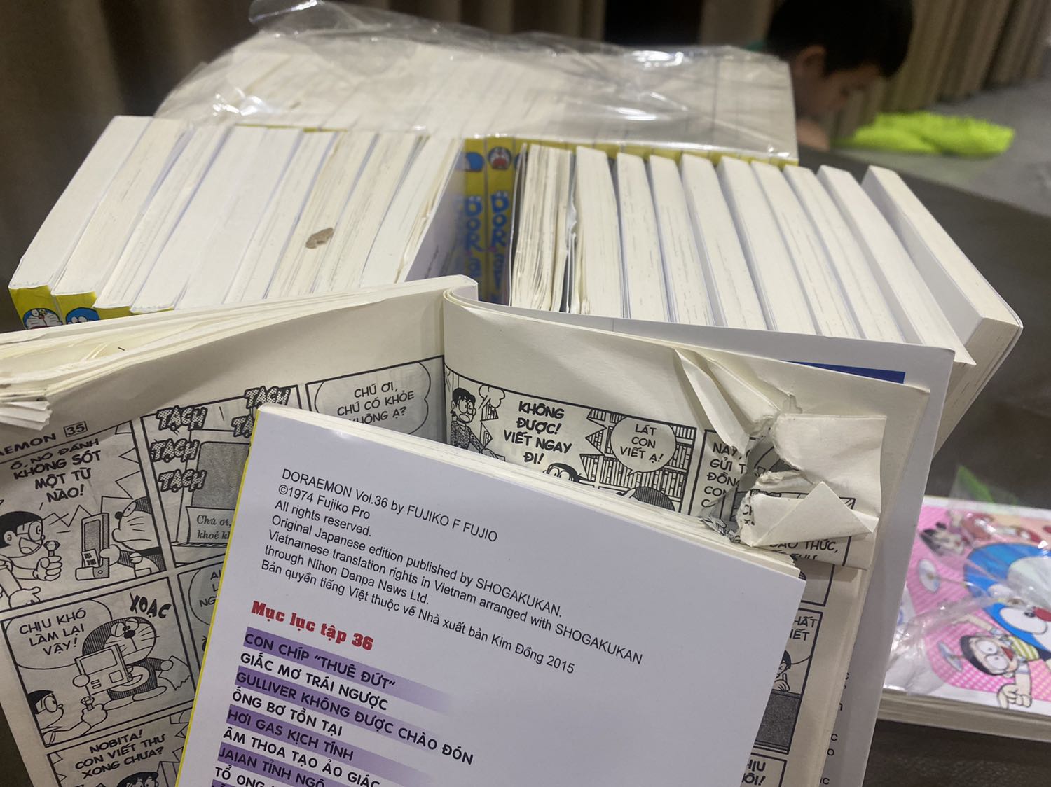 Mới nhận sách. Mở ra thấy sách nát như hàng bị nước mưa. Quà tặng định nhật con mà thất vọng. Đề nghị đổi lại hoặc hoàn tiền