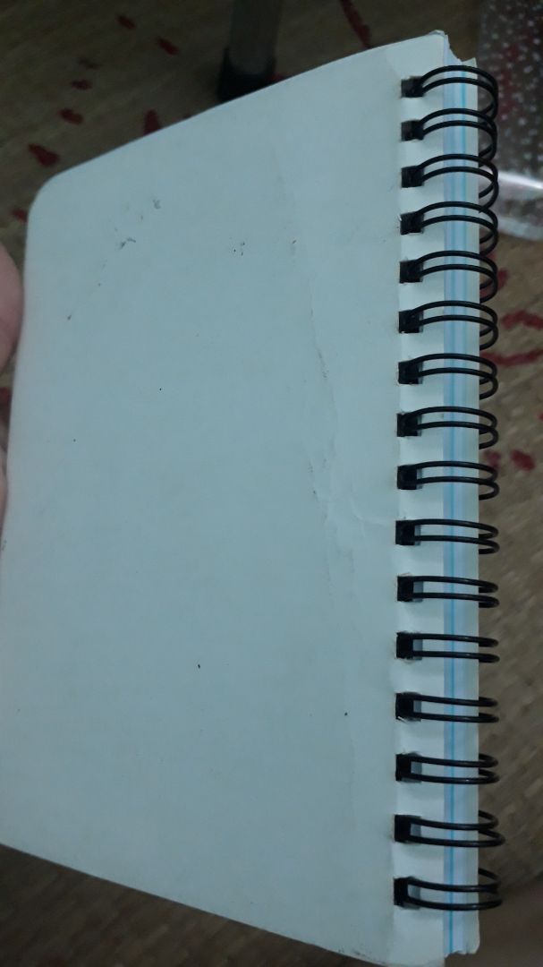 Sổ cũ, gáy và bìa gãy hết, giấy còn cắt không đều.
Quá tệ. Nếu biết vậy mình đã không mua
Tiki giao hàng còn không kèm theo bill nữa
Thất vọng!