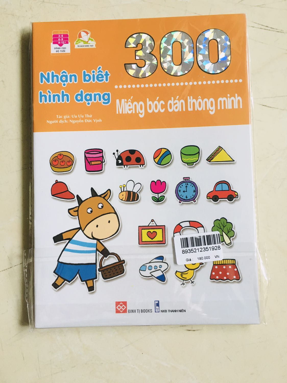 Giao hàng nhanh! Màu sắc đẹp, chất lượng sách tốt, nội dung phù hợp cho các bạn học mẫu giáo vừa học vừa chơi. Nhưng số lượng trang và sticker hơi ít