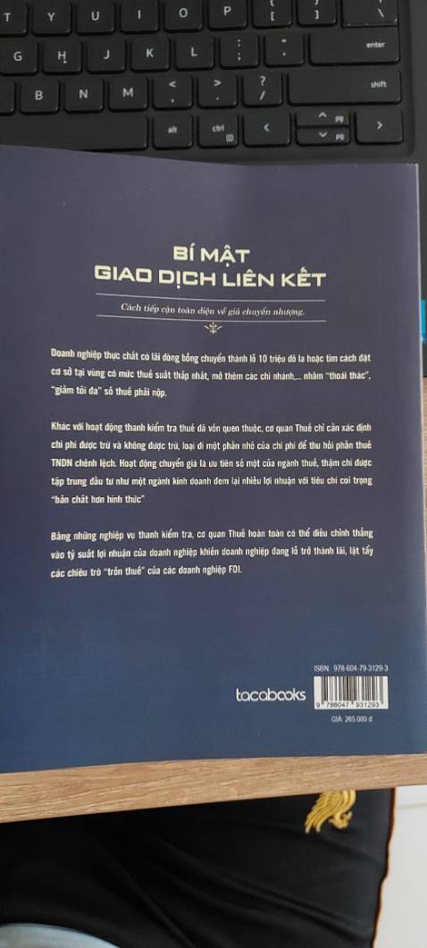 Lại một lần nữa thất vọng với sách của Taca, nội dung hoàn toàn bê nguyên xi từ nghị định 126 ra rồi bán giá trên trời, ko có giá trị gia tăng gì ở đây cả, giá cả ko phù hợp với nội dung, lần trước mua cuốn Phân tích bctc và Báo cáo quản trị cũng vậy. Ko bao giờ mua sách của Taca thêm bất cứ lần nào nữa !