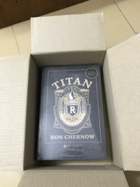 Sách đẹp, bìa cứng. Chiếm được ngay lòng tin của mình sau khi khui sách ra và đọc