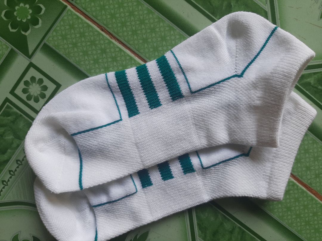 hàng y như hình. còn được tặng thêm đôi tất mặc dù lúc mua ko thấy báo tặng. giao hàng nhanh đặt hôm trước là hôm sau có rồi