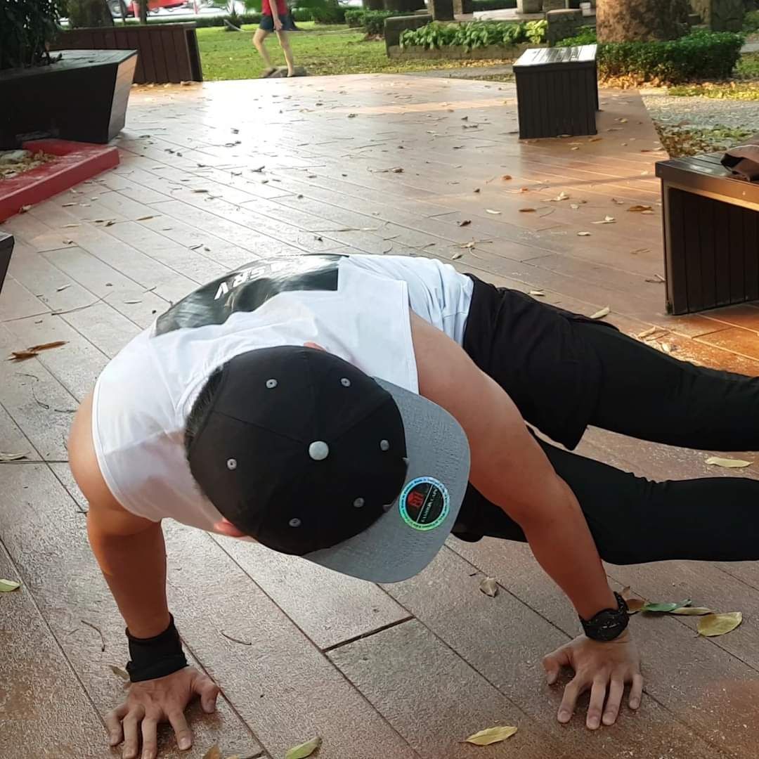 Sản phẩm giao giống mô tả. Chất liệu không được tốt lắm . Tiki giao hàng nhanh Sản phẩm giao giống mô tả. Chất liệu không được tốt lắm . Tiki giao hàng nhanh