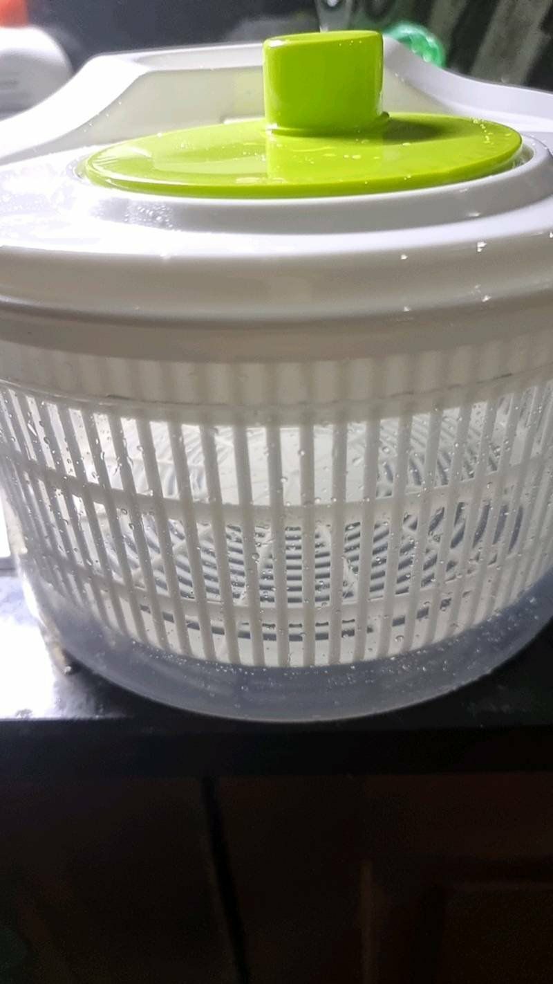 Rổ quay rau nhanh ráo nước, sản phẩm giống mô tả . Shop rep inbox rất nhiệt tình, có nhu cầu sẽ quay lại ủng hộ tiếp nha