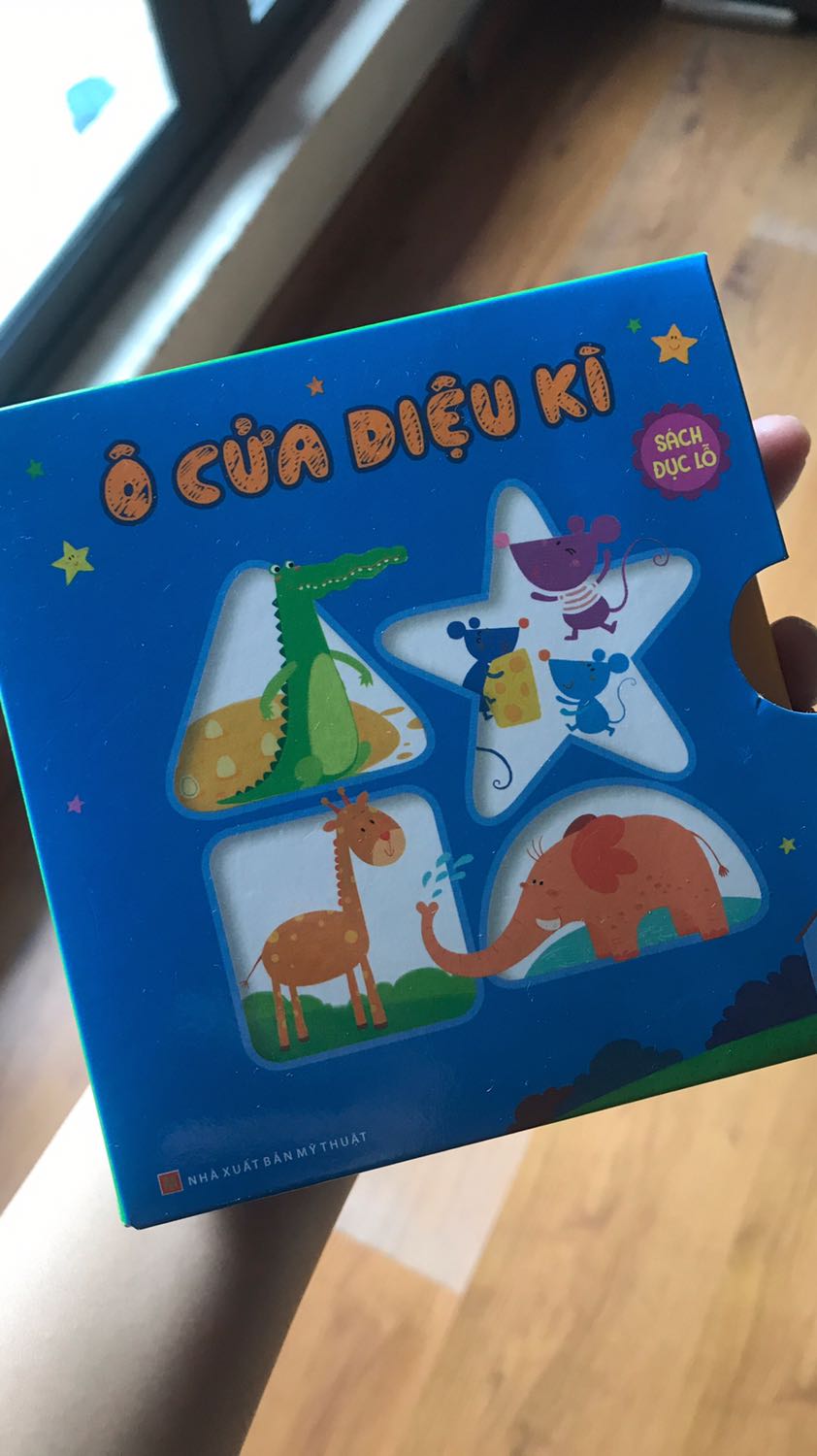 Shop gói hàng cẩn thận. Sách bìa cứng hình ảnh đẹp rõ nét.