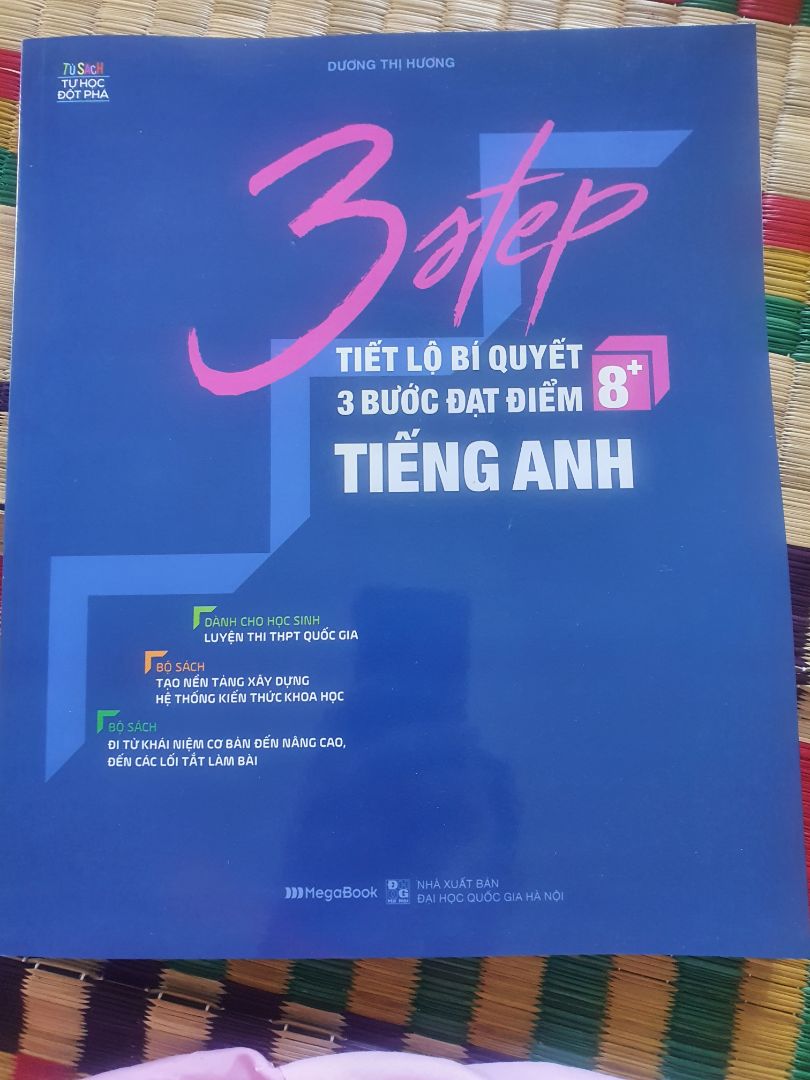 Sách đẹp,to, và tương đối dày. Khâu đóng gói, vận chuyển vô cùng tuyệt. Bài tập nhiều, trông có vẻ rất hay, bài giải chi tiết, chữ vô cùng dễ đọc