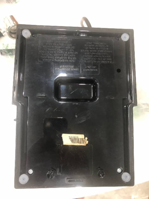 Hàng giao không có két nước, phiễu pha cà phê 3 chấu nhưng thân máy chỉ hỗ trợ phiễu 2 chấu, tem bảo hành bị cũ và rách...nhà bán bảo hãng giao sao thì bán vậy!