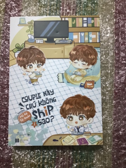 Chưa đọc do thấy mn rì viu hay nên mua dề nma săn hội sách nên siuuuu rẻ luôn. Chưa đọc nma thấy bìa, phototrip với móc khoá siêu cute là thấy ưng r 😍😍😍