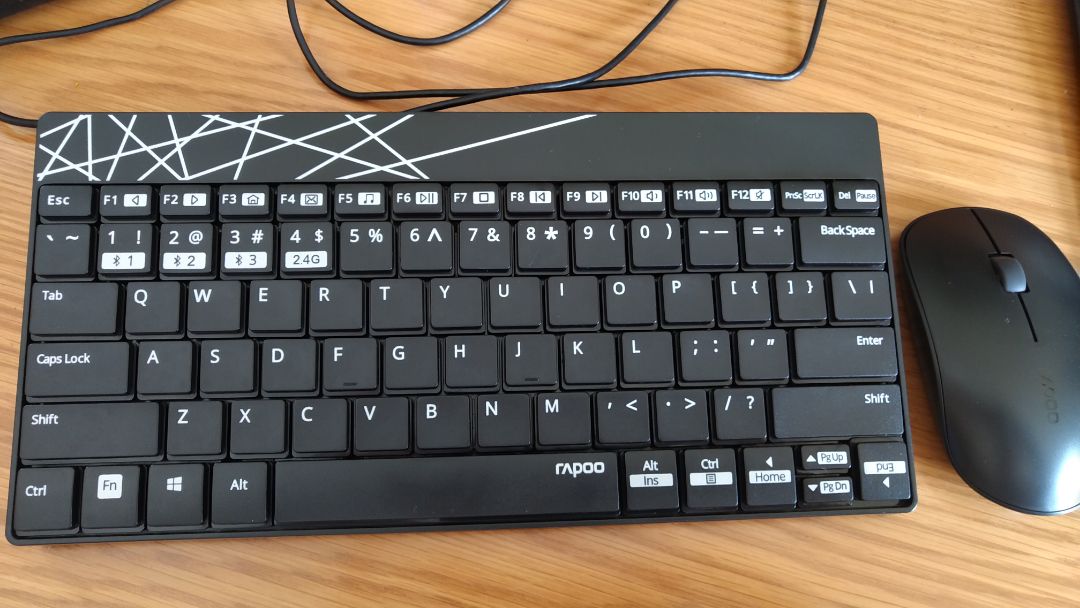 Nhận được hàng rồi. Trước mắt mọi thứ hoạt động bình thường nhưng mà nhưng mà nút mũi tên phải/end bị lộn ngược, đè kê lên nút shift bên phải. Cái này mình nạy nút ra rồi gắn lại đc ko shop?